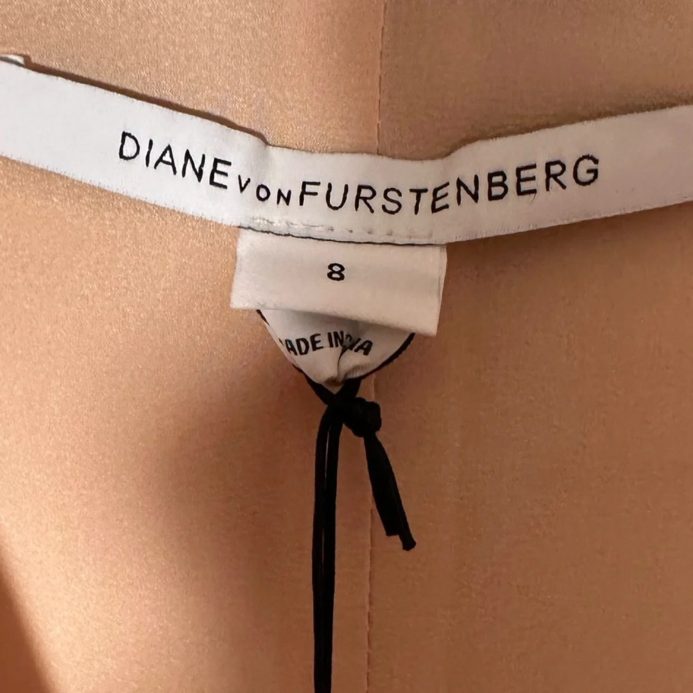 NWT  Diane Von Furstenberg Butter Cream Crepe Ruched Detail Beyatta Dress size 8 - Picture 7 of 12